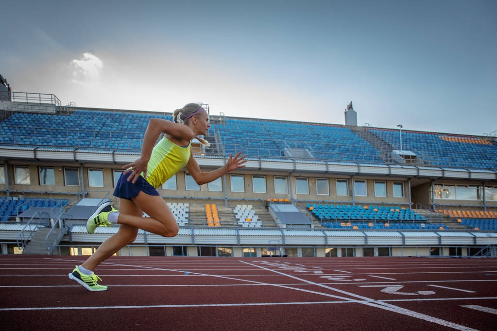 艾顿这篮下跳一下太搞笑了😂